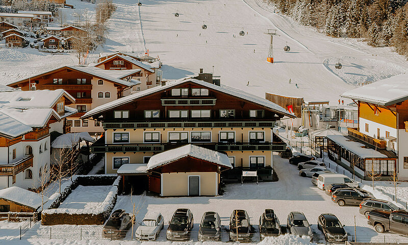 Außenansicht des Hotel Bergquelle in Flachau