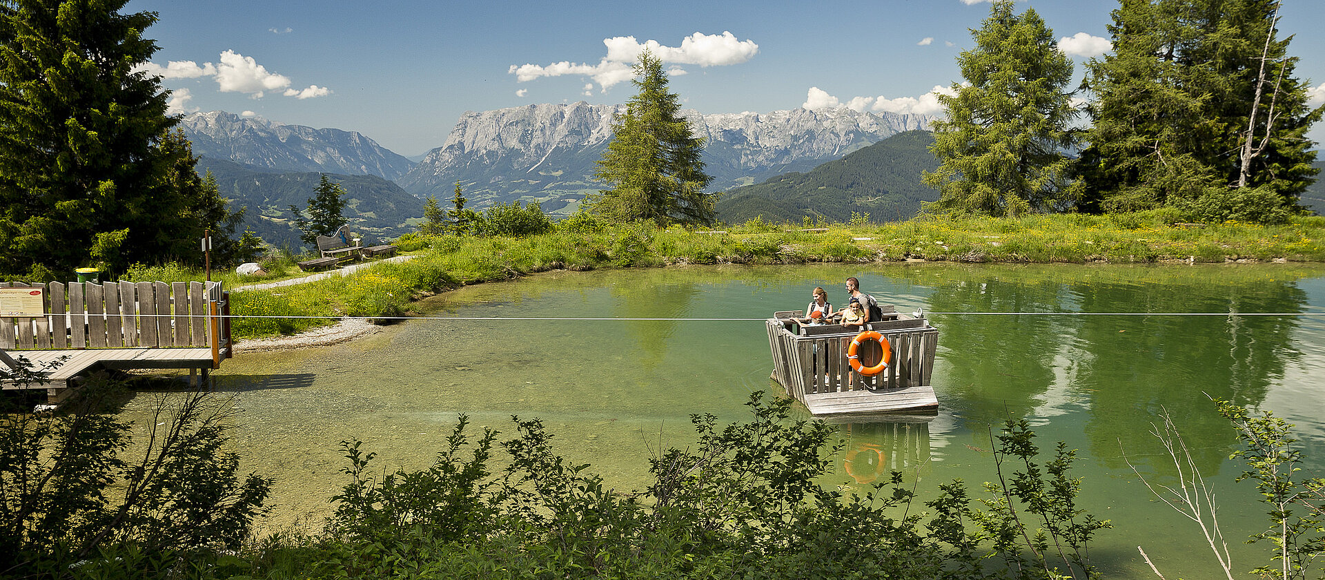 Familie beim Geistersee am Gernkogel in Alpendorf