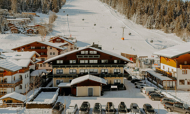 Außenansicht des Hotel Bergquelle in Flachau