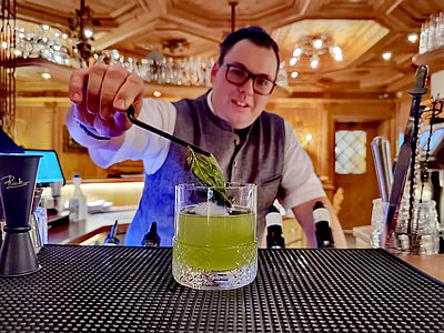 It's not just work - it's passion. #verwöhnhotelberghof #josalzburg #alpendorf #drinks #cocktails #barkeeper #ginbasilsmash #bar #barkeeperlife #bartender #drinks #perfectdrink ...
