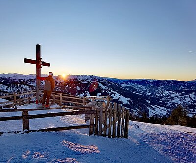 Best place for a sunset - on top of the mountains. #snowspacesalzburg #griesenkareck #bestofmountains #verwöhnhotelberghof #exploring_alps #homeiswherethemountainsare #picoftheday #bluesky ...