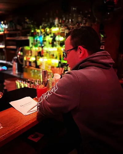 surround yourself with drinks that make you happy #verwöhnhotelberghof #ginhouse #cocktails #barkeeper #barkeeperlife #mixologist #nicedrinks #salzburg #austria