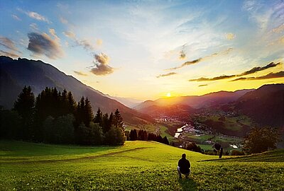 Perfect end for a perfect day #Alpendorf #verwöhnhotelberghof #josalzburg #bestofmountains #exploring_alps #sunset #picoftheday #bluesky #salzburg #austria