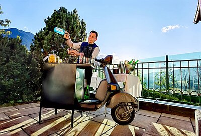 It's not only work - it's a passion. #verwöhnhotelberghof #josalzburg #Alpendorf #snowspacesalzburg #barkeeperlife #bartender #bartenderlife #cocktails #niceview #salzburg #austria