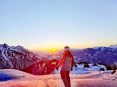 .. when the sun does down.. #verwöhnhotelberghof #josalzburg #Alpendorf #snowspacesalzburg #bestofmountains #homeiswherethemountainsare #picoftheday #bluesky #lovethisview #exploring_alps ...
