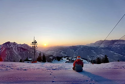 take a seat and enjoy the view #alpendorf #verwöhnhotelberghof #josalzburg #snowspacesalzburg #bestofmountains #homeiswherethemountainsare #picoftheday #bluesky #lovethisview ...