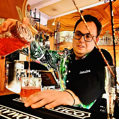 it's OktoBAR . . . #work #alpendorf #verwöhnhotelberghof #josalzburg #cocktails #drinks #barkeeper #barkeeperlife #bartender #lovemyjob #cooldrinks #shake #salzburg #austria